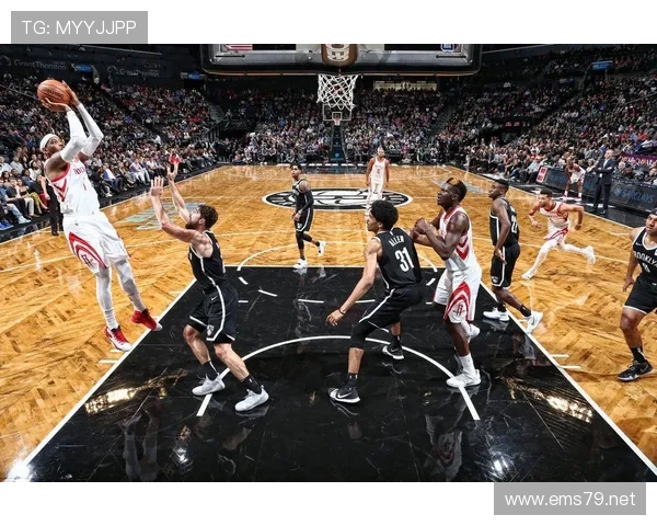 本泽马vs莱万中锋之争 进攻效率与战术适配差距在哪 本泽马vs莱万中锋之争 进攻效率与战术适配差距在哪