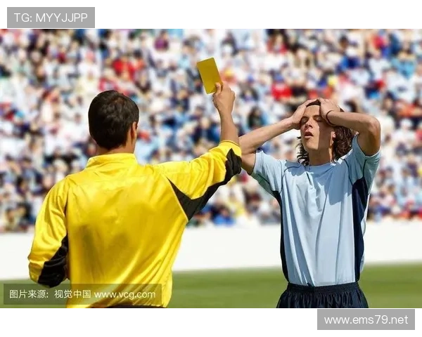 裁判判罚手势到底代表什么？一分钟看懂足球规则信号体系